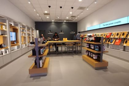 Hay 149 vacantes disponibles para vendedores bilingües en las tiendas de Texas