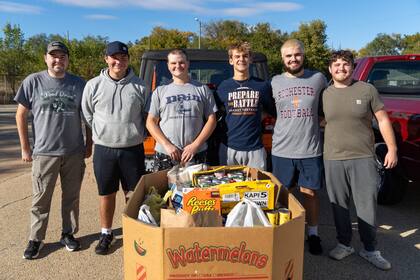 Hay al menos siete bancos de alimentos en Illinois (FB CentralILFoodbank)