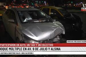 Chocaron un colectivo de la línea 86, un taxi y un remís en la avenida 9 de Julio: al menos un herido