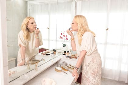 “Hay alguien en mi vida que me hace sentir bien, pero no lo llamaría novio. Cuando sé que lo voy a ver, voy a la peluquería, me maquillo y me arreglo especialmente. Y cuando él no está salgo con amigas y amigos. Me siento muy festejada”, revela