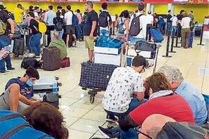 Qué puede hacer un pasajero para evitar pernoctar en un aeropuerto