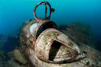 "Hay aviones desparramados por todos lados", asevera Alejandro Dutto, el buzo argentino que en 2024 visitó el atolón Truk, escenario de la Operación Granizo