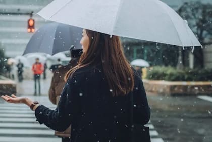 Hay beneficios derivados de la exposición a iones negativos en el aire, los cuales también son generados por la lluvia