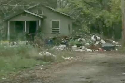 Hay casi 60 casas y 86 lotes en el pueblo abandonado