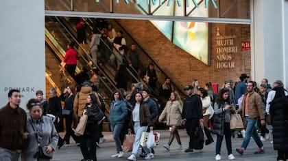Hay consumidores que esperan durante meses y estudian meticulosamente los descuentos ofrecidos en el Black Friday