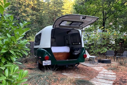 Hay desde Airstreams remodelados a nuevo hasta vans privadas para dos personas.