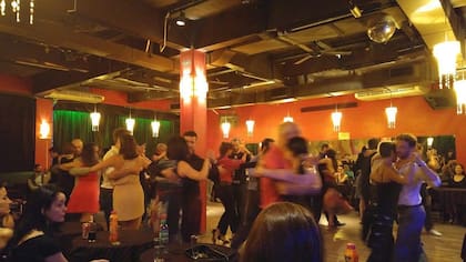 Hay espectáculos, clases de tango y días de milonga