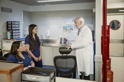 "Hay estudios que muestran que las personas interpretan como más empático el chatGPT que a los profesionales", dice el especialista