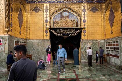 Hay factores culturales que ya formaban parte de la idiosincrasia de ciertas sociedades, como el distanciamiento físico, que según los epidemiólogos podrían estar protegiendo a algunos países