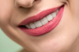 Los hábitos que debés incorporar para conservar tu salud dental y evitar el desgaste de los dientes