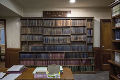 “Hay libros del 1800 que todavía se pueden consultar, porque los principios jurídicos siguen siendo los mismos", dice