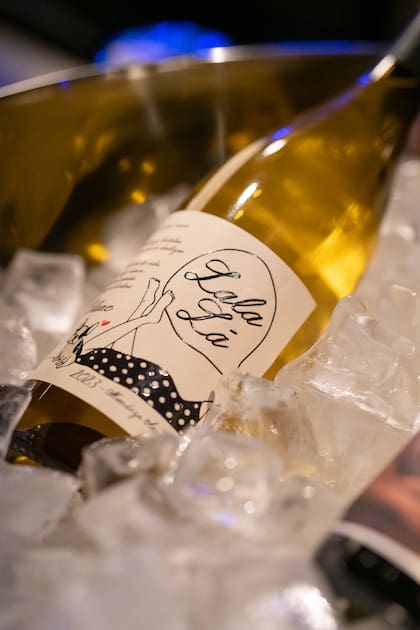 Hay más de 200 etiquetas de vino, incluyendo varios proyectos de pequeños productores