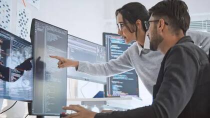 Hay millones de vacantes disponibles en ciberseguridad en el mundo, y particularmente en EE.UU. falta talento: formarse en el área puede ser muy fructífero porque es una industria en auge (Archivo)