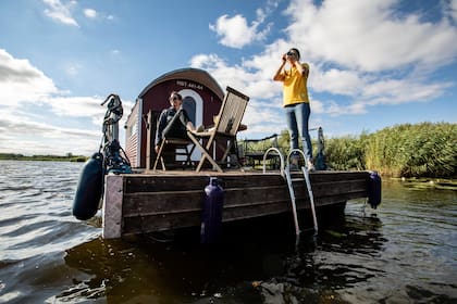 Hay modelos diversos de balsa; desde las home-made, hechas con rejuntes de maderas y barriles de petróleo,
hasta la versión de lujo, con ducha e incluso sauna.