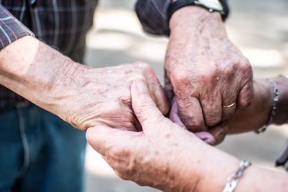 Hay muchas personas mayores que no cuentan con un familiar que pueda asistirlos, y la ayuda de los voluntarios se vuelve fundamental.