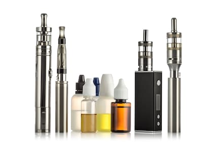 Hay múltiples variantes de vapeadores y cigarrillos electrónicos; todos tienen el mismo fin, que es reemplazar el cigarillo y su humo, pero también causan enfermedades