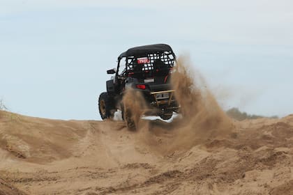 Los vecinos se quejan por "motores rugientes que sustituyeron al del bosque y el mar"