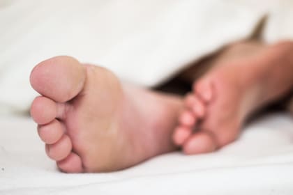 Hay personas que optan por dormir sin medias sin importar el clima (Foto ilustrativa: Pixabay)