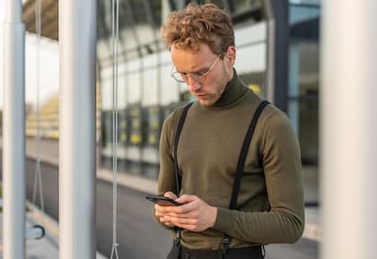 Hay personas que prefieren mantener cierta distancia de las redes sociales, ya sea por decisión personal, autocuidado o simplemente por un uso más moderado de la tecnología