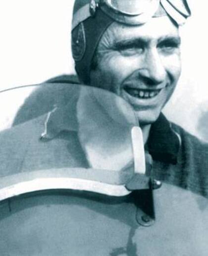 Juan Manuel Fangio hizo en 1958 un intento de ser parte de las 500 Millas, pero desertó dos semanas antes por no contar con un auto del nivel necesario.