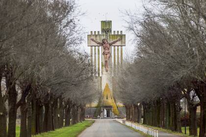 Hay quienes llaman a Salamone el Gaudí de las pampas, pero nada de las formas orgánicas ni los juegos de luces y colores del genial modernista catalán aparecen en la obra de este siciliano nacido en Leonforte