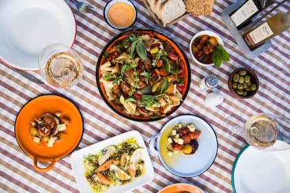 Hay sabores "temáticos" que se agrupan por áreas y van bien juntos, como estos vegetales salteados con salsa de soja, albahaca y sésamo