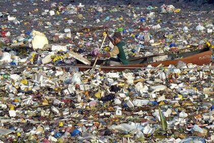 Hay sectores en el océano Pacífico donde se rema en plástico