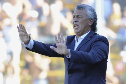 “Hay un empresario que maneja todo el fútbol argentino y hace lo que quiere”, asegura Gorosito