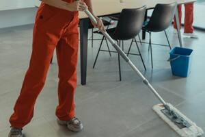 Hay un error que muchos cometen al trapear (Foto ilustrativa: PEXELS)