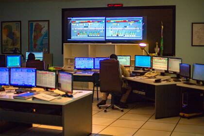 Hay un puesto central de monitoreo y, además, uno extra cada cinco turbinas