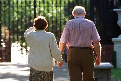 Hay una creciente brecha de longevidad entre hombres y mujeres
