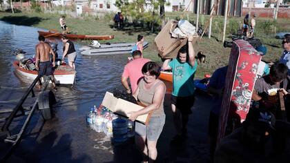 Hay una persona desaparecida y miles de evacuados por las inundaciones