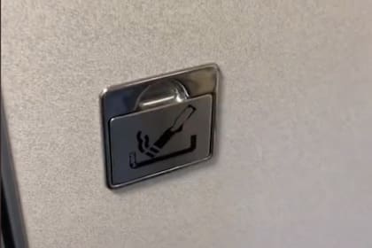 Hay una sencilla razón por la que los aviones incluyen ceniceros