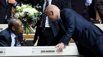 Hayatou deja su cargo tras 29 años