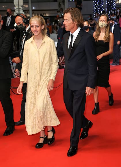 Hazel Moder y Daniel Moder asisten a la proyección del "Día de la bandera" durante el 74º Festival de Cine de Cannes el 10 de julio de 2021 en Cannes, Francia.