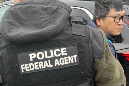 HB 3417 obligaría a las cárceles de Illinois a entregar reclusos extranjeros a ICE y compartir sus antecedentes penales con inmigración