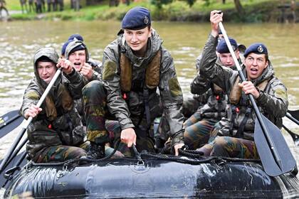 “He conocido gente fantástica y he tenido muchas experiencias”, declaró la princesa al terminar su instrucción en el Centro de Entrenamiento de Comandos en Marche-lesDames, ubicado al sur del país.