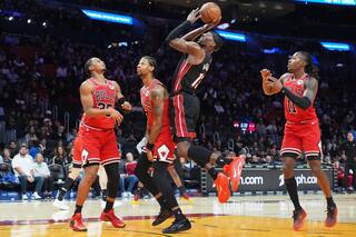 Heat logra ventaja de 54 puntos y vence a Bulls 134-91 con Adebayo y Larsson anotando 20 cada uno
