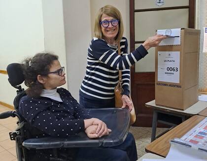 Hebe, emocionada al asistir a su hija durante la última votación