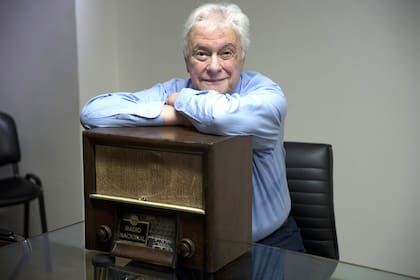 Héctor Larrea recuerda a Pugliese: "Lo suponíamos un hombre de bien y eso fue algo que comprobé cuando lo empecé a tratar en mi programa de radio. Me di cuenta de que era el caballero que parecía"