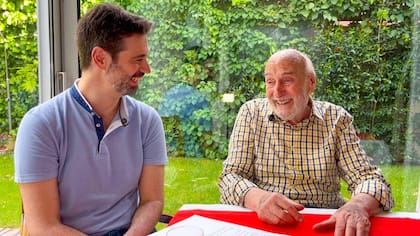 Héctor Alterio junto al periodista Javier Calles-Hourclé, en la última entrevista que brindó en Madrid