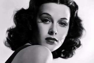 Su marido la tuvo secuestrada, brilló en Hollywood y anticipó el Wi-Fi: la vida secreta de Hedy Lamarr