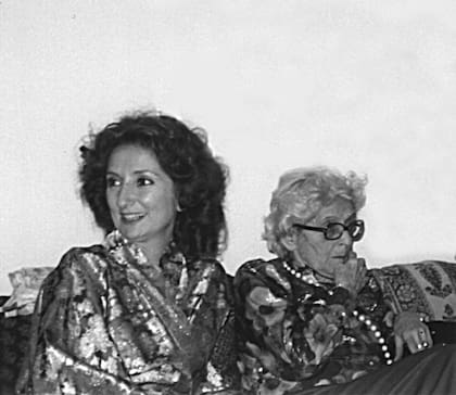 Hedy Crilla en la casa de Norma Aleandro, en Madrid, en 1978