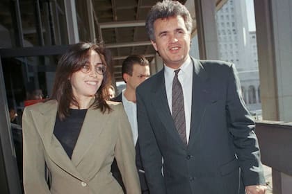 Heidi Fleiss y su abogado, Anthony Brooklier, en una de las tantas pressentacionoes ante el tribunal de Los Ángeles, en el año 1994