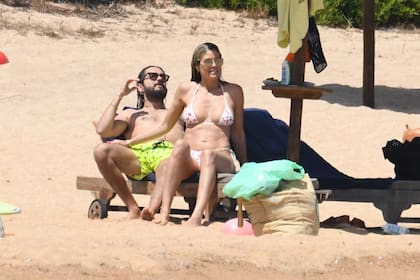 Heidi Klum junto a su novio,Tom Kaulitz, en la playa de Cala di Volpe, Cerdeña