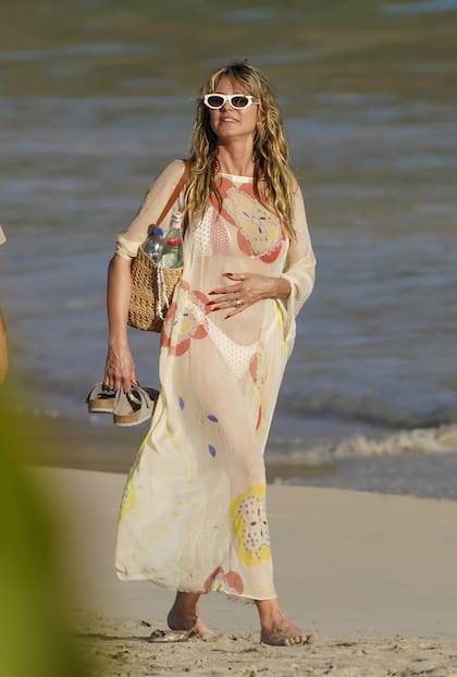 Heidi Klum y su esposo Tom Kaulitz, en tanto, fueron vistos disfrutando de un día de playa en Saint-Barth, completamente entregados al ambiente relajado de las vacaciones