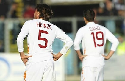 Heinze, compañeros, amigos, compadres, jefe... Jugaron juntos en Real Madrid, en la selección y en Roma, y el "Gringo" lo dirigió en Vélez, pero además, el actual DT de Atlanta United es el padrino de Daniele, el menor de los hijos de Gago