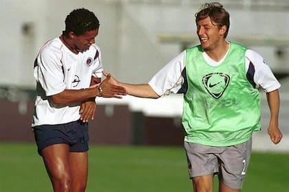 Heinze, sobre Ronaldinho: "Es pura risa, de su vida hizo su fútbol: si no estaba contento no jugaba bien, y si era feliz la descosía"