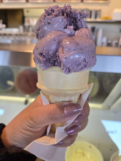 Helado de arándano de Steve's Homemade Ice Cream. Yelp / Joy J