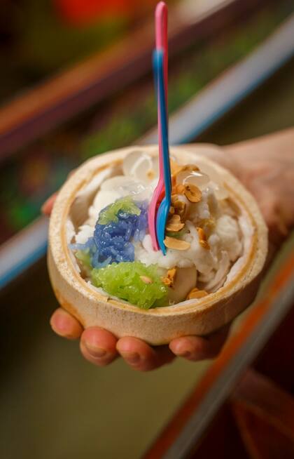 Helado de coco, con arroz dulce y pegajoso.